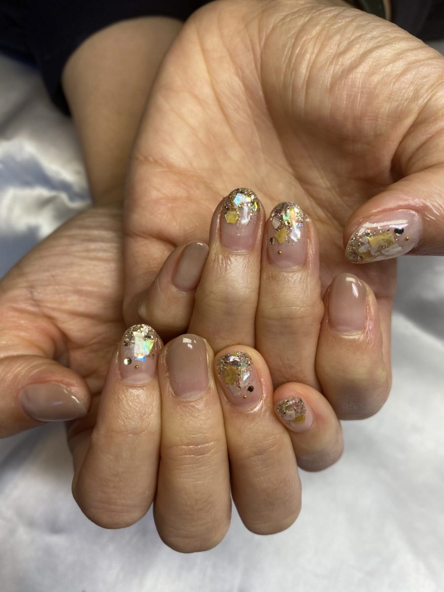 大人ナチュラルゴールドラメネイル💅